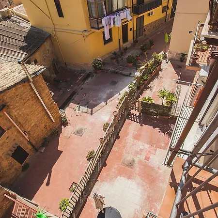 Cattedrale לינה וארוחת בוקר 3*